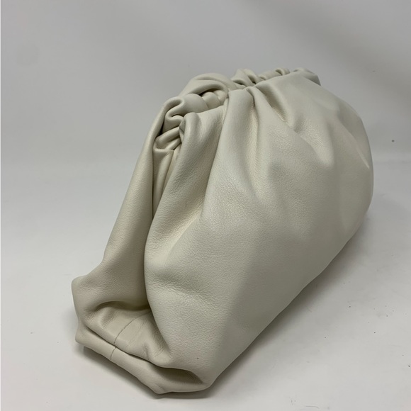 Bottega Veneta The Pouch Leather Clutch - Picture 4 of 16